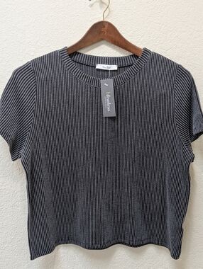 NWT Tres Bien Charcoal Grey Ribbed Crop Tshirt. 100% Cotton. Size Large